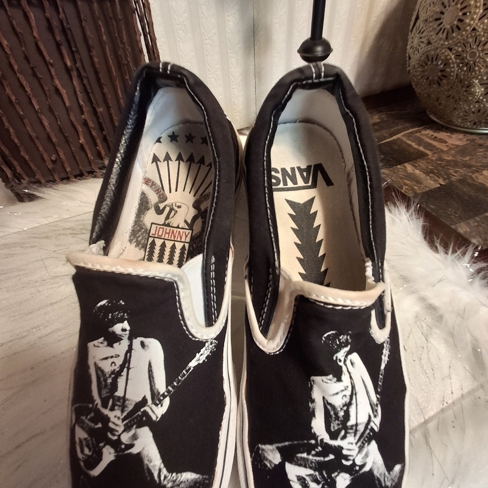 Vans + Johnny Ramone Graphic Signature Black Classic Shoes Unisex M6.5, W8 - Picture 14 of 16